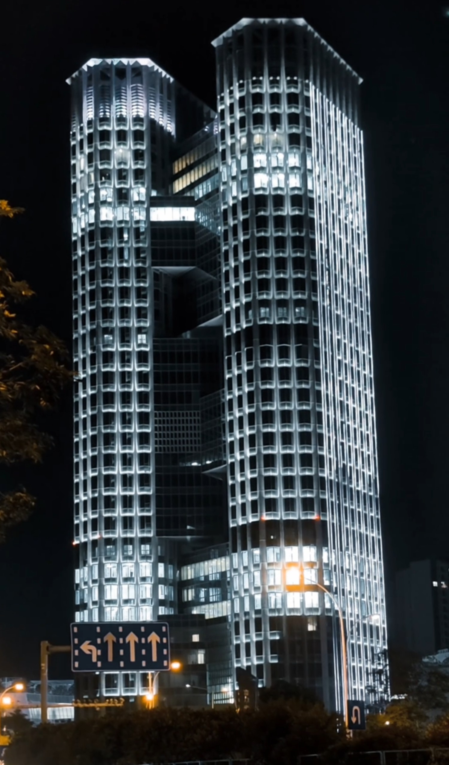 江門農(nóng)商銀行總部大樓.jpg